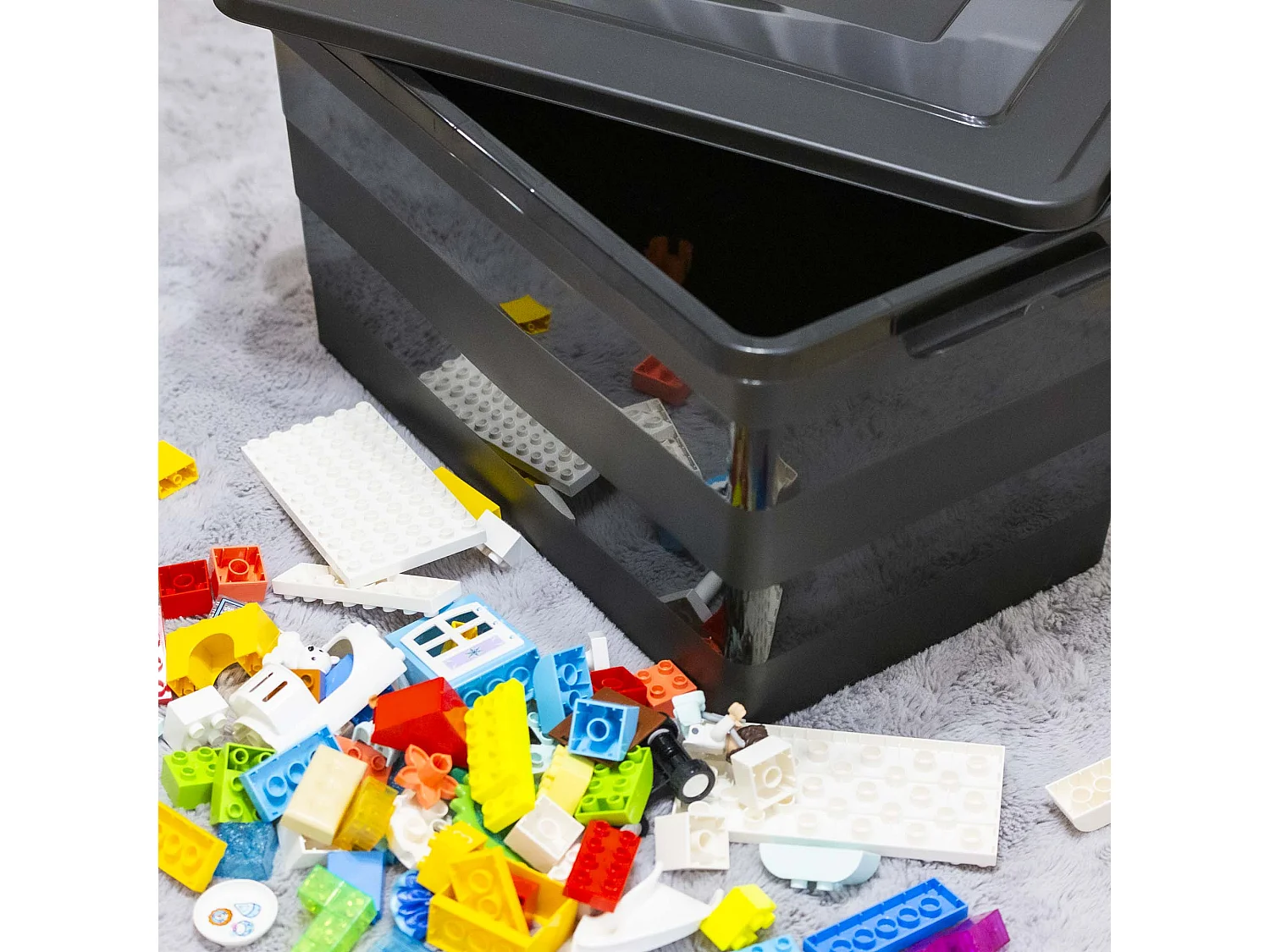 Boîte de rangement en plastique avec couvercle et roulettes, noir, 58,5x38,5x33,1 cm, 55 l
