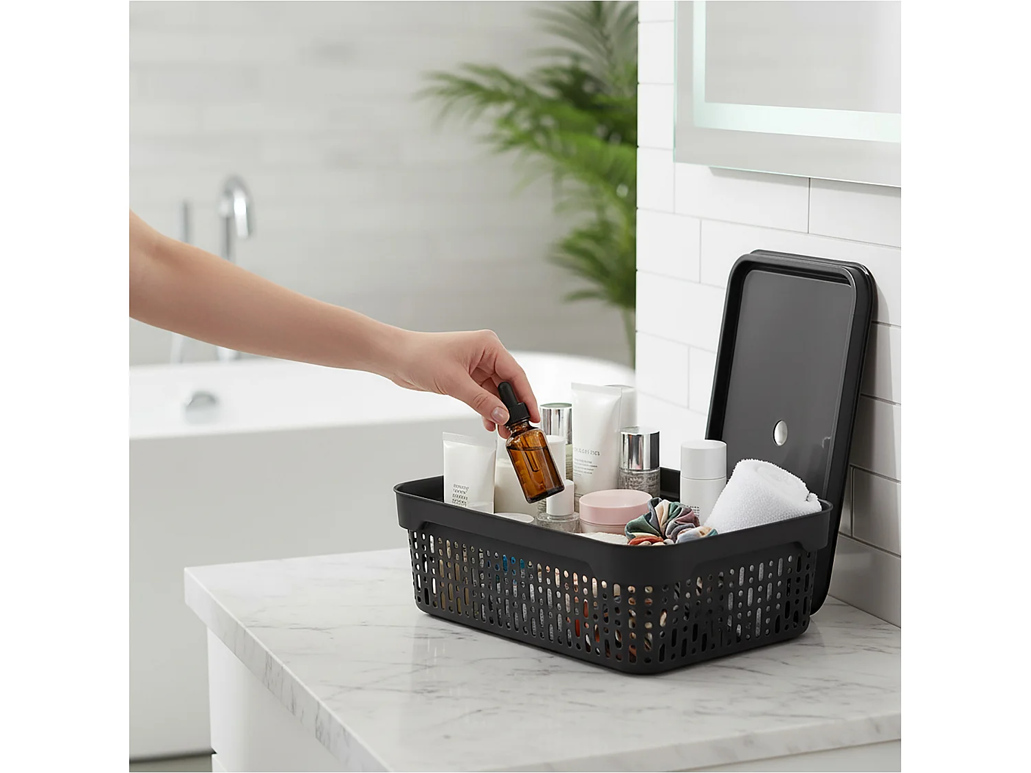 Panier ajouré en plastique avec couvercle pour cosmétiques noir 30x20x9 cm