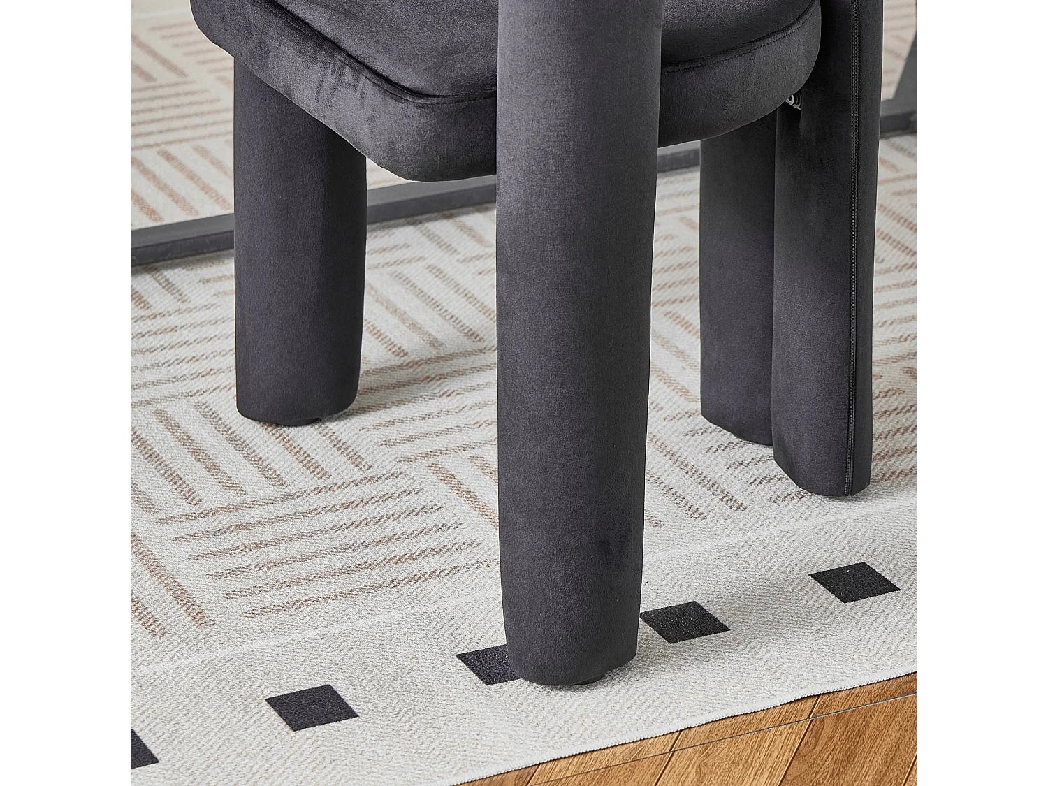 Set van 2 gestoffeerde eetkamerstoelen met omsluitende rugleuning en geïntegreerde armleuningen