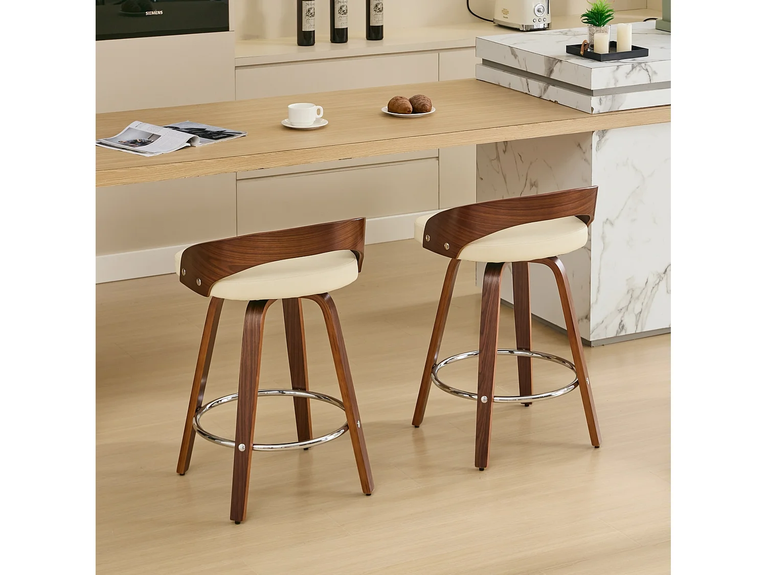 Lot de 2 tabourets de bar pivotants avec assise en similicuir et dossier bas en bois