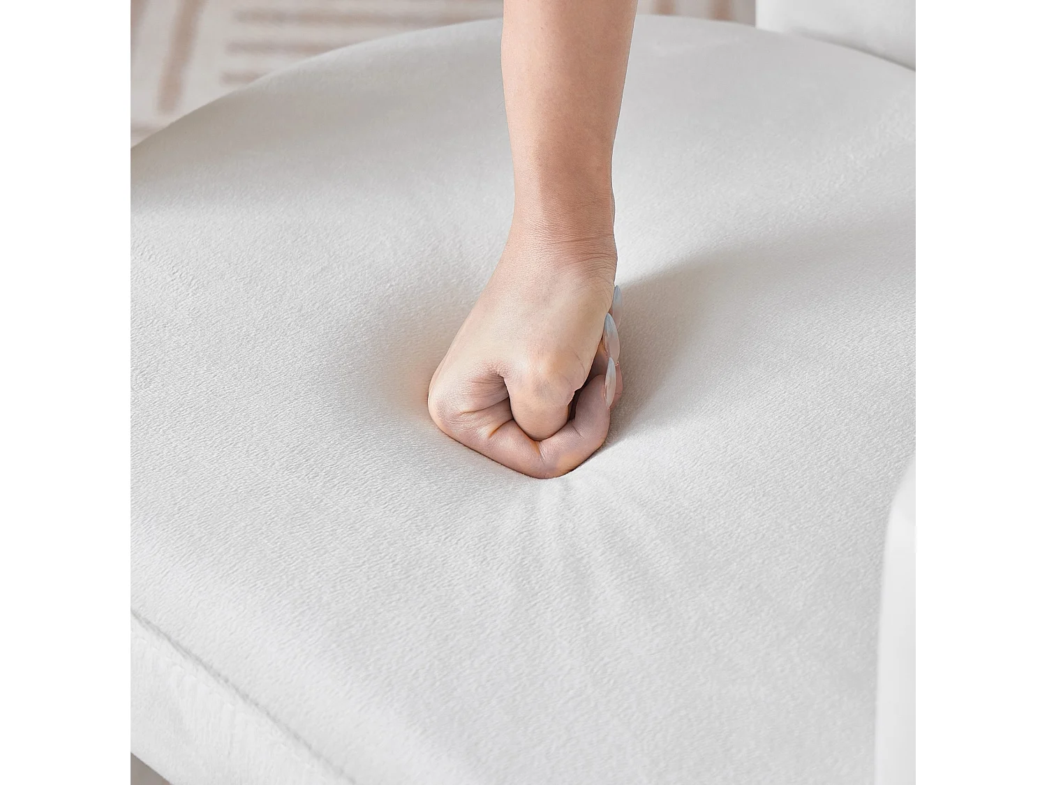 Set van 2 gestoffeerde eetkamerstoelen met omsluitende rugleuning en geïntegreerde armleuningen