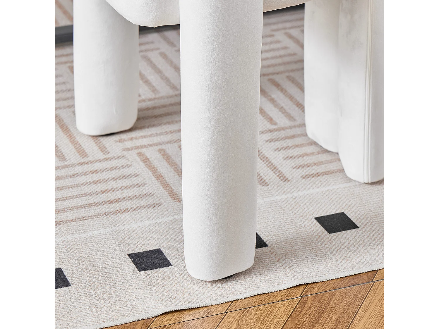 Set van 2 gestoffeerde eetkamerstoelen met omsluitende rugleuning en geïntegreerde armleuningen