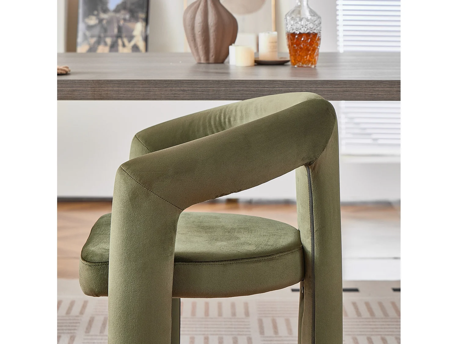 Set van 2 gestoffeerde eetkamerstoelen met omsluitende rugleuning en geïntegreerde armleuningen