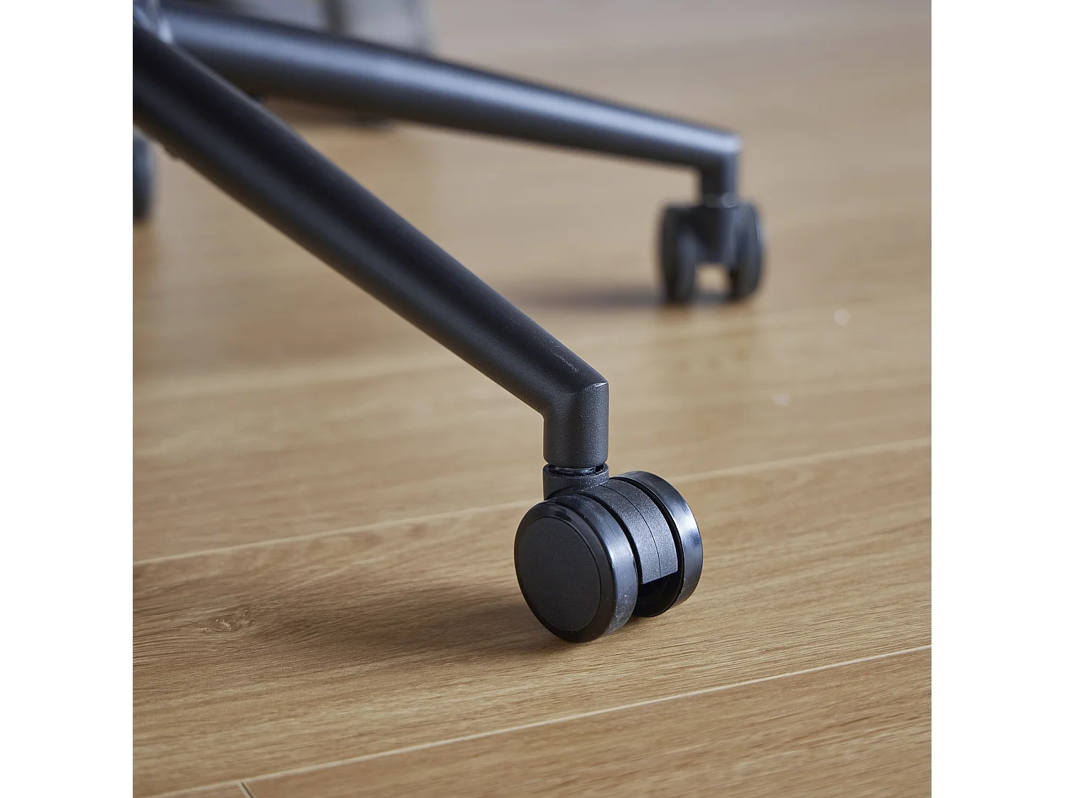 Fauteuil de bureau ergonomique en cuir véritable avec accoudoirs rembourrés et coque en bois courbé