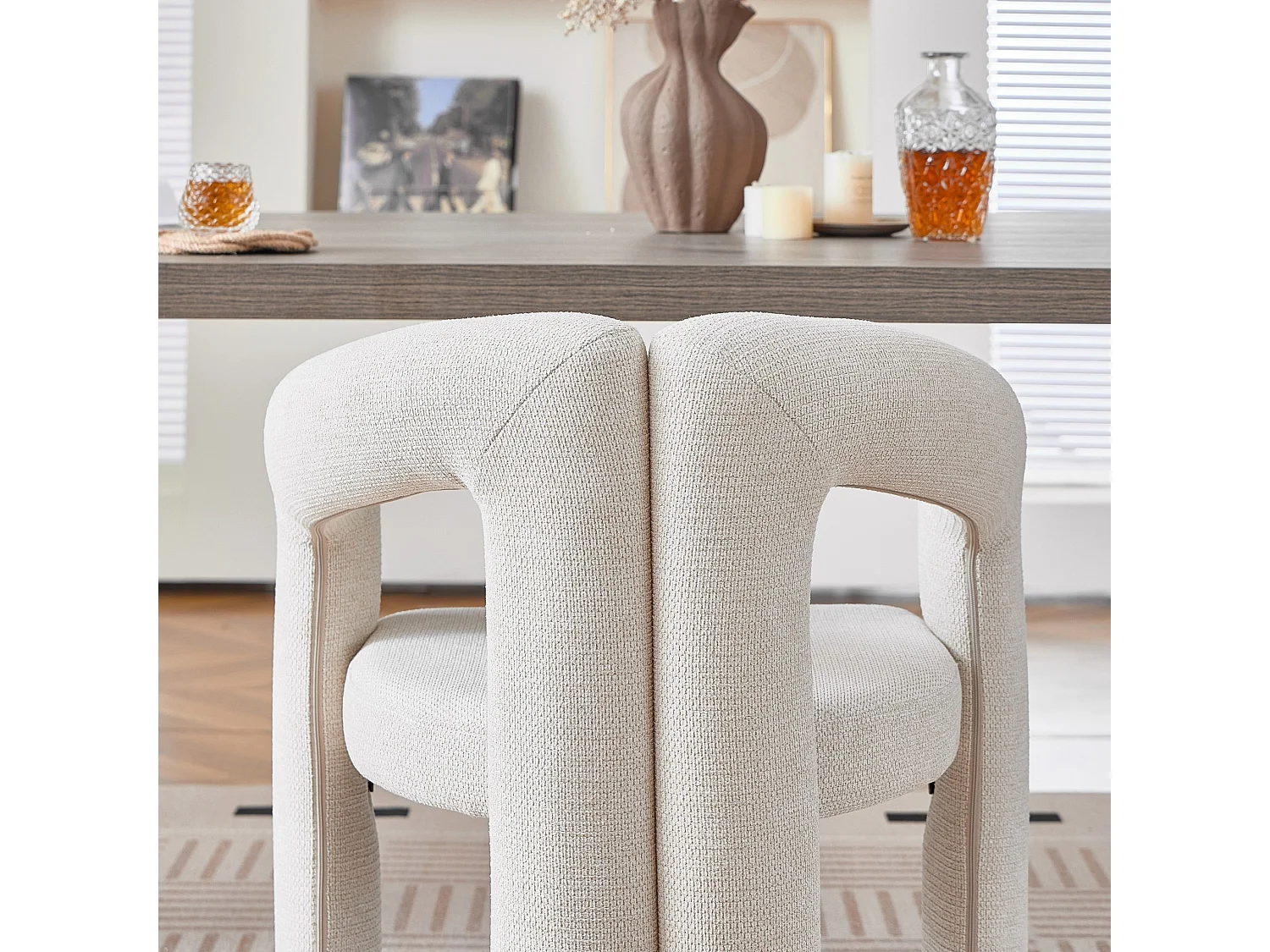 Set van 2 gestoffeerde eetkamerstoelen met omsluitende rugleuning en geïntegreerde armleuningen