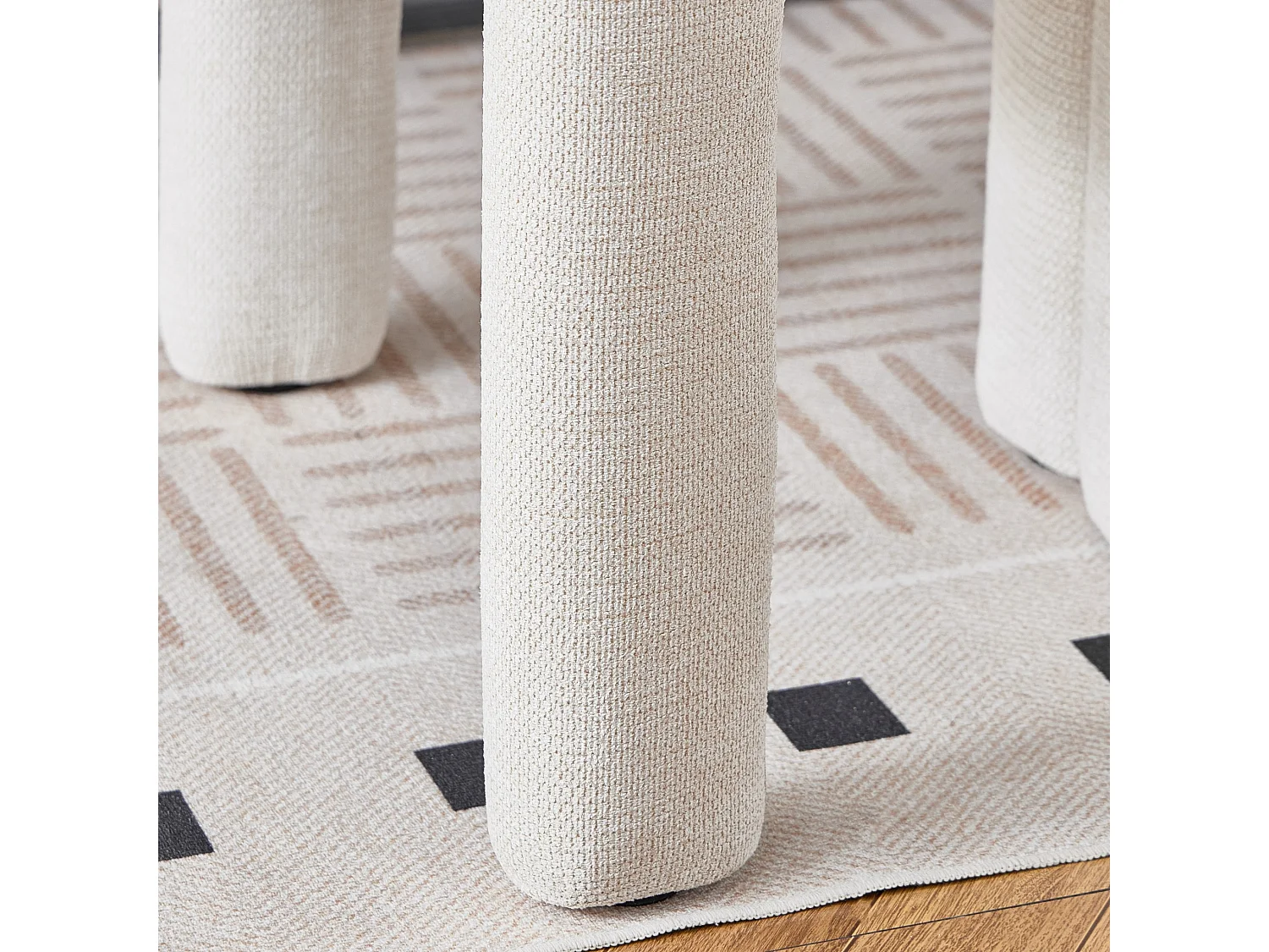 Set van 2 gestoffeerde eetkamerstoelen met omsluitende rugleuning en geïntegreerde armleuningen
