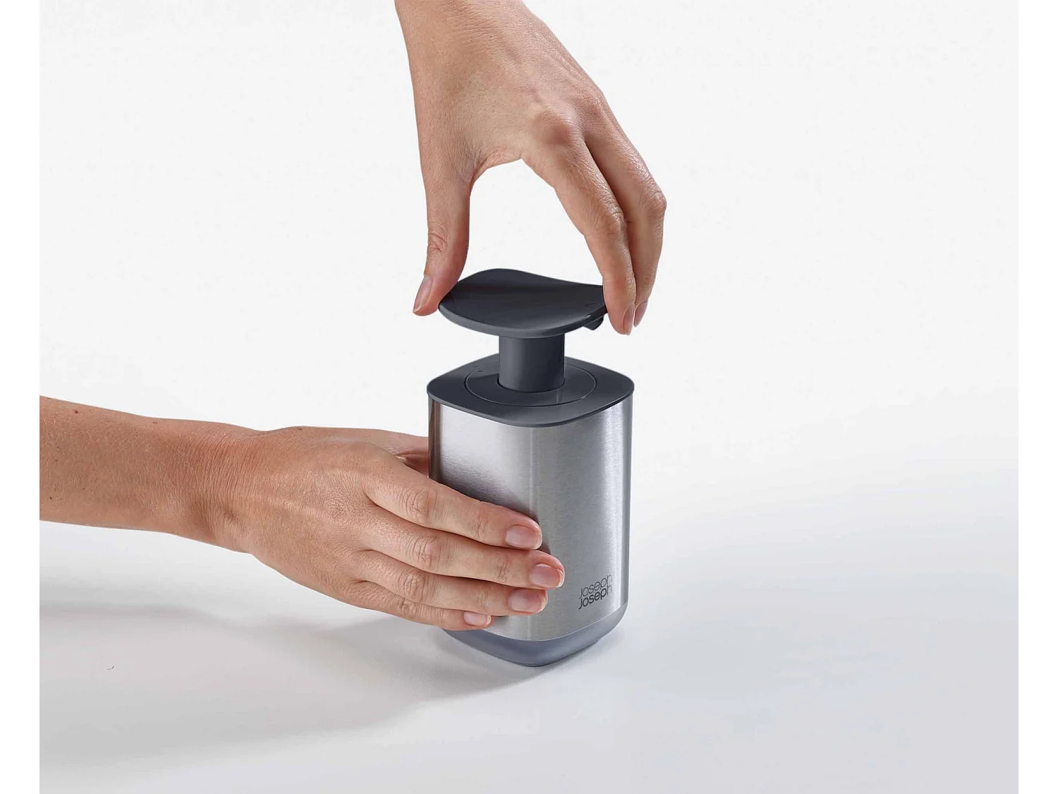 Presto™ Joseph Joseph, distributeur de savon hygiénique 350 ml en acier inoxydable, utilisation au poignet, finition grise, idéal cuisine/salle de bain