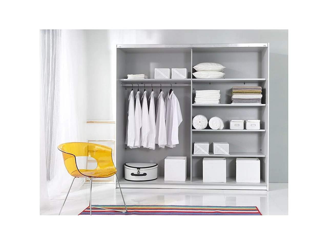 Chambre à coucher EOS : Armoire, Lit 160x200, commode, chevets. Couleur chêne clair et blanc