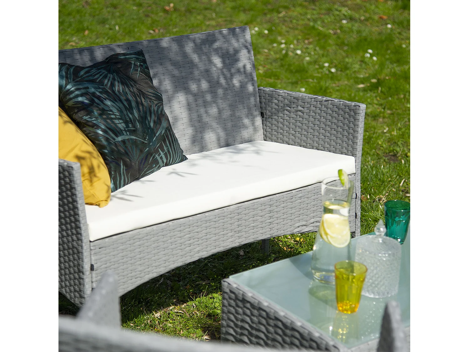 Conjunto de jardín CORDOBA en resina trenzada gris 4 plazas cojines beige