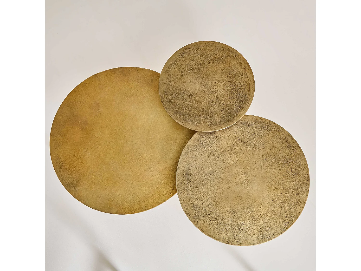 Grande table basse gigogne en aluminium finition laiton doré - MOON