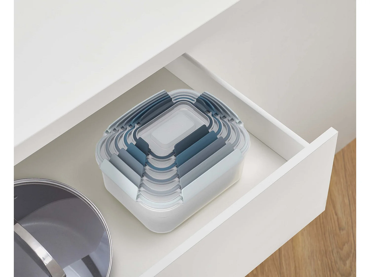 Nest™ Lock Joseph Joseph Editions, set de 5 boîtes hermétiques empilables, design moderne en couleur ciel, idéal pour le stockage des aliments, 230 ml-3 L