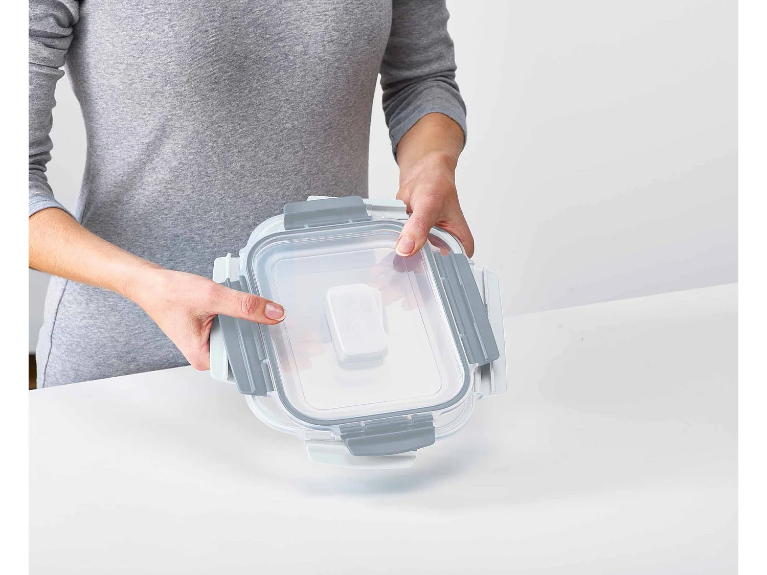 Nest™ Lock Joseph Joseph Editions, set de 5 boîtes hermétiques empilables, design moderne en couleur ciel, idéal pour le stockage des aliments, 230 ml-3 L