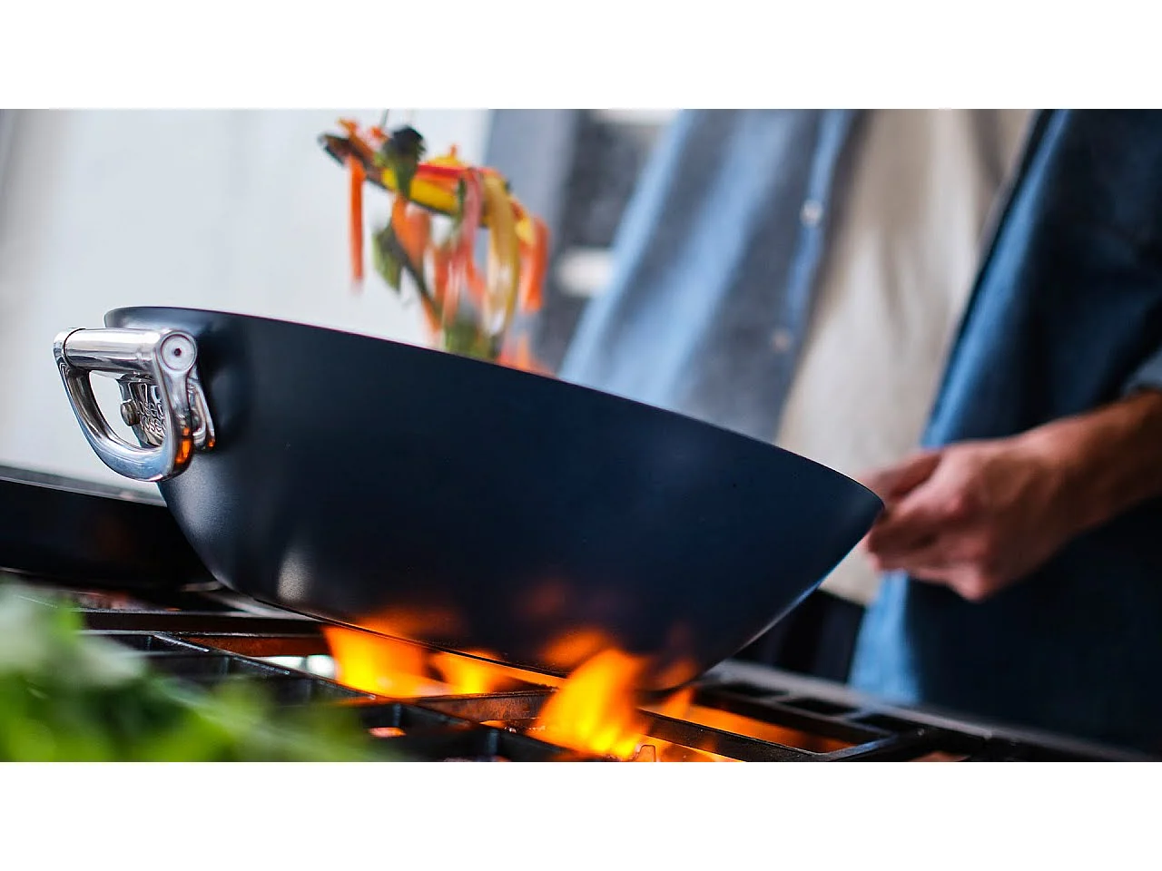Wok antiadherente Joseph Joseph Space 32 cm con mango plegable y tapa, apto para todo tipo de cocinas, ideal para cocinar saludable