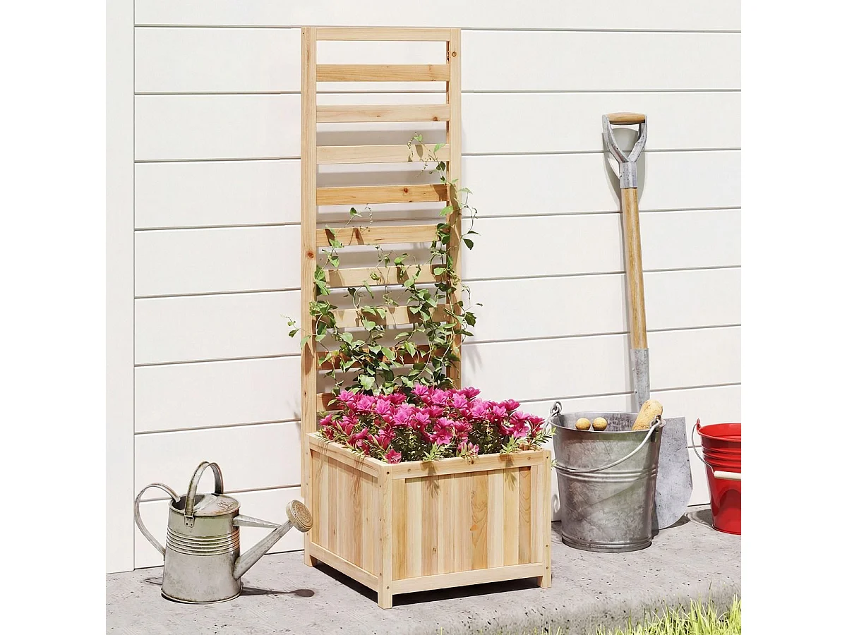 Holzkiste für den Garten mit Gitter für Kletterpflanzen