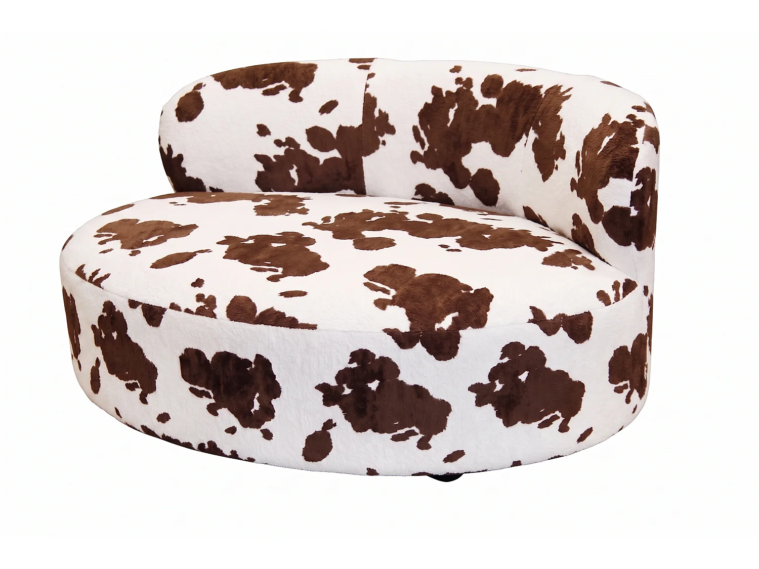 Canapé 2 places arrondi, recouvert d'un tissu imitant le cuir de vache dans des tons marron et blanc – modèle LUNA