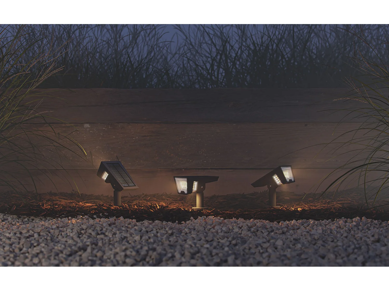 Luminária solar LED externa Gam 0,7 W com sensor crepuscular, emissão de luz dupla e tecnologia de comutação CCT - Beneito & Faure