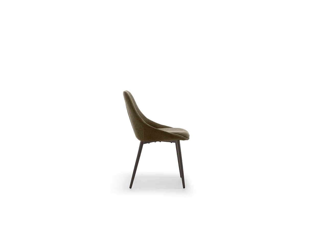 Cadeira de interior Kira com assento em tecido marrom de fácil limpeza e estrutura de metal pintada em bronze - Design contemporâneo