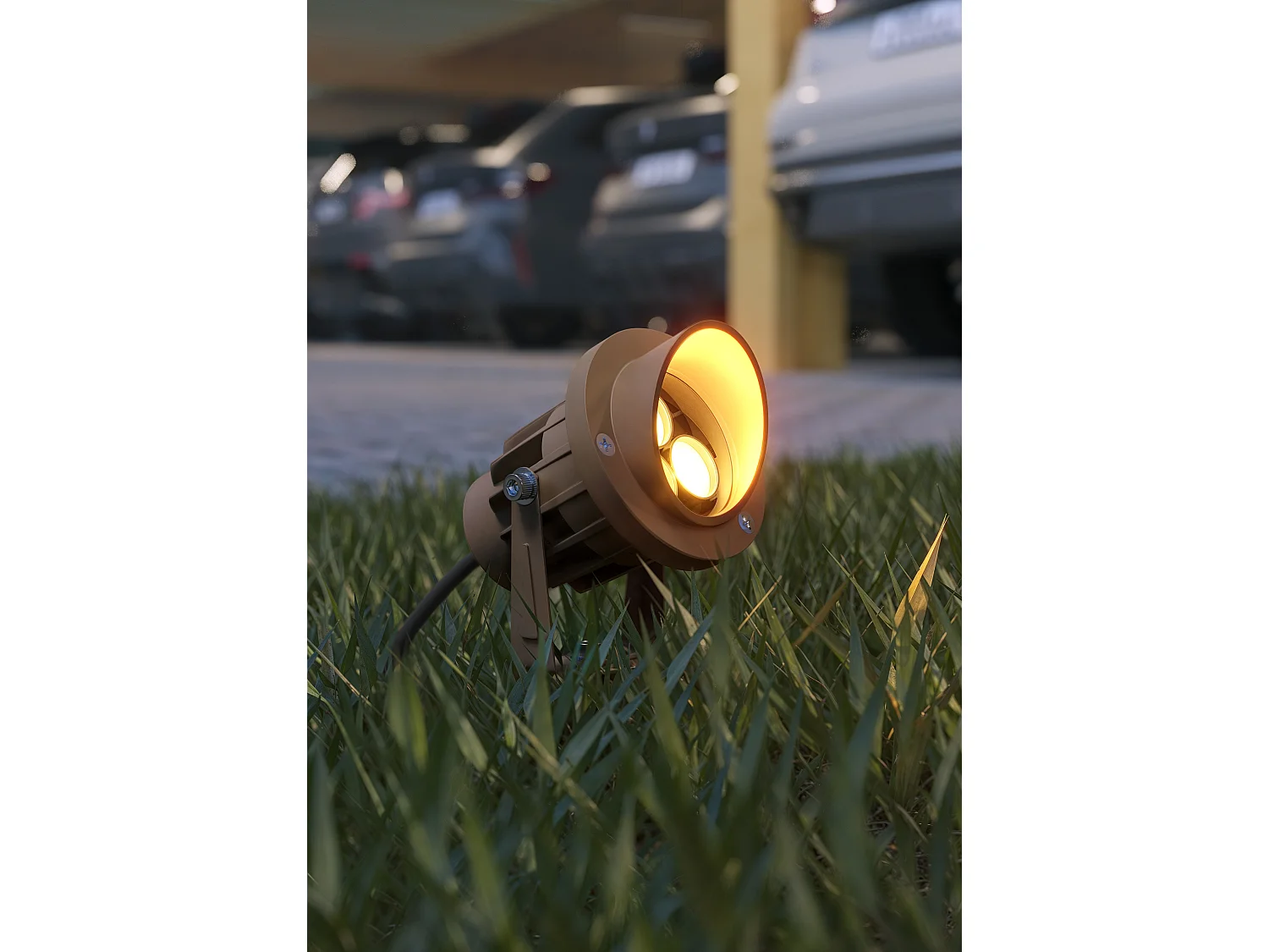 Caddie 3 LED-buitenschijnwerper met 45-graden optiek, 2200K kleurtemperatuur en getextureerde Cortenstaal afwerking - Beneito & Faure Outdoor