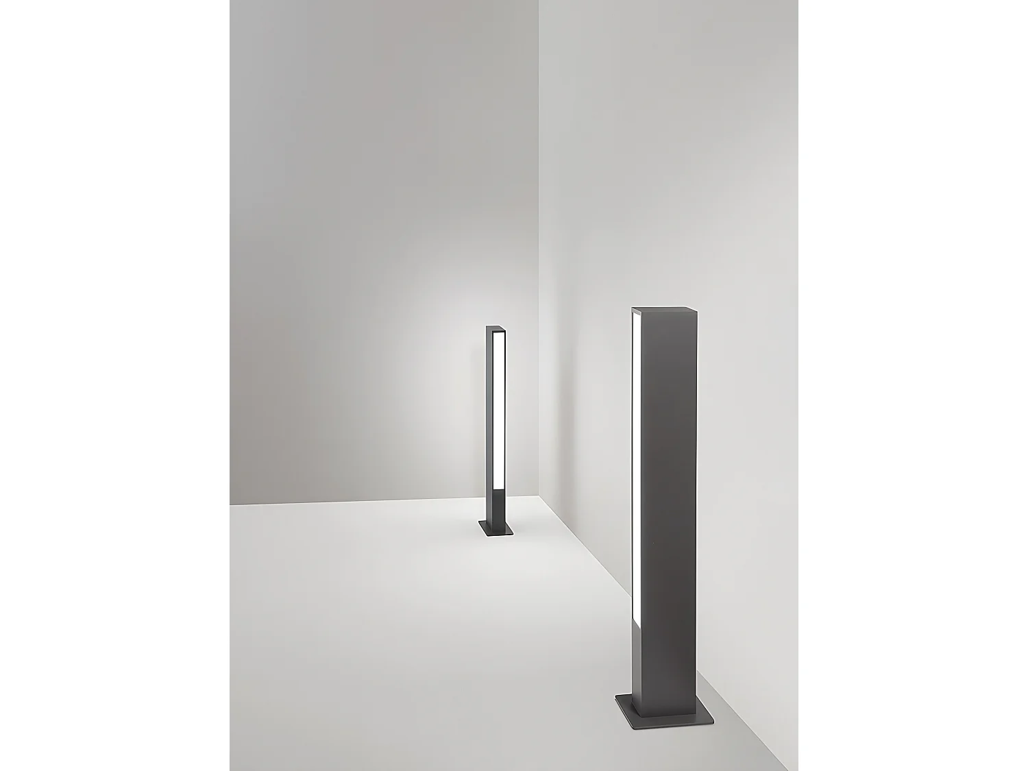 Bolardo LED exterior de 80 cm en aluminio antracita, 11 W 3000 K, luz difusa, diseño moderno con difusor acrílico satinado - Perenz