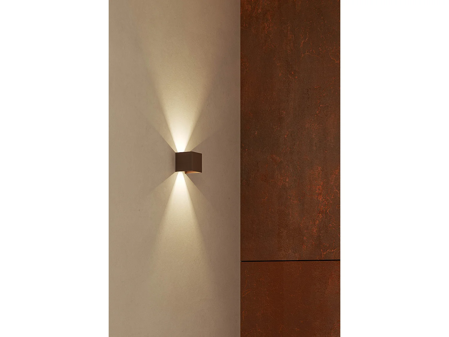 Lek SQ Wall - Aplique de parede LED quadrada de 6,8W, feixe ajustável de 0 a 120°, 2700K, preto mate, IP54, uso interior e exterior - Beneito Faure