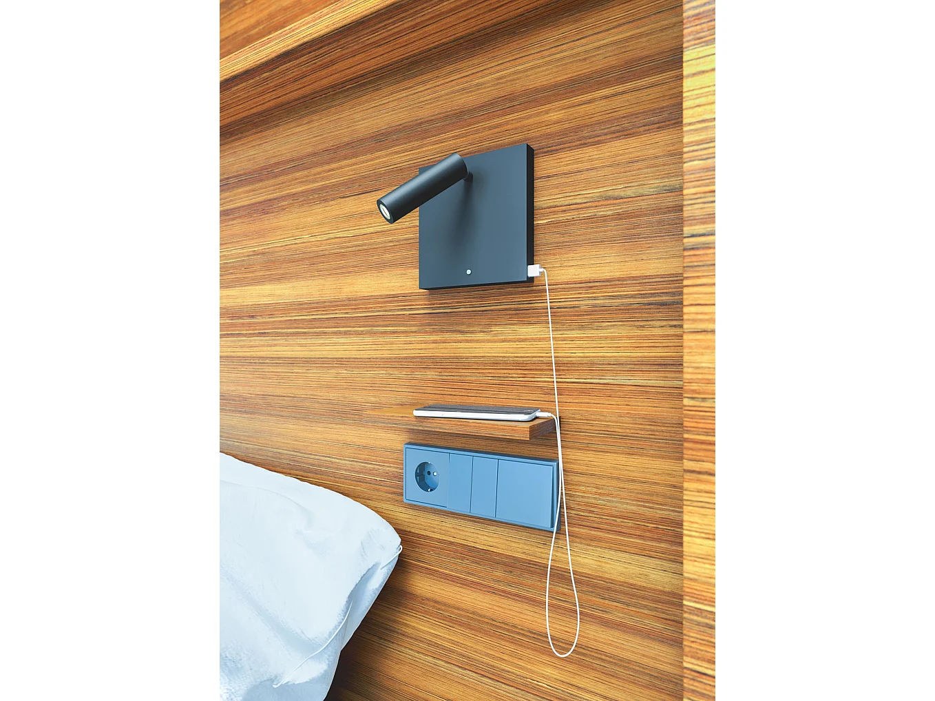 Luminária de parede LED Sweet Wall 4W 2700K Ajustável em 20° com Carregador Sem Fio USB-A/C Integrado, Preto Fosco - Beneito & Faure