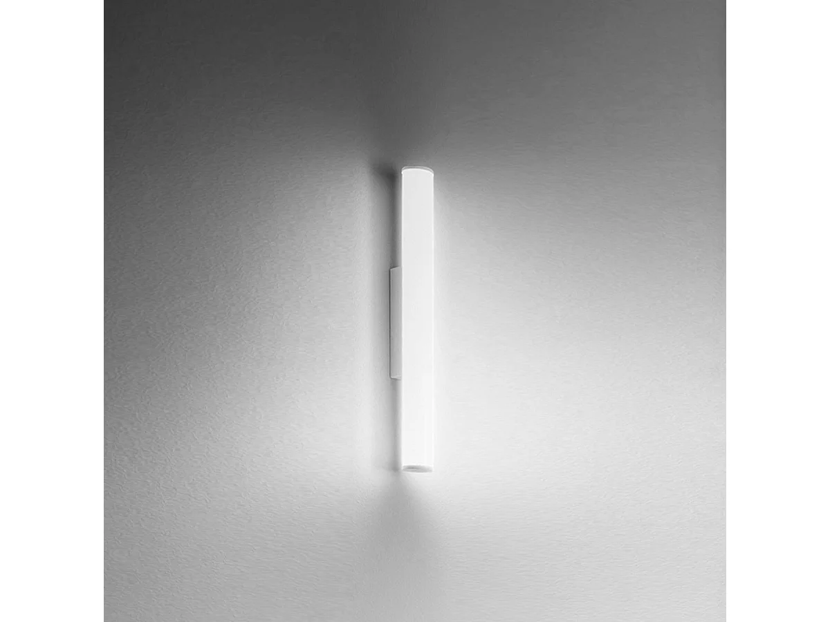 GAP 14W LED-Wandleuchte, 1350 lm, 3000 K, mattweißes Aluminiumgehäuse, Schutzart IP44, Opal-Diffusor – Modernes Design – Gea Luce