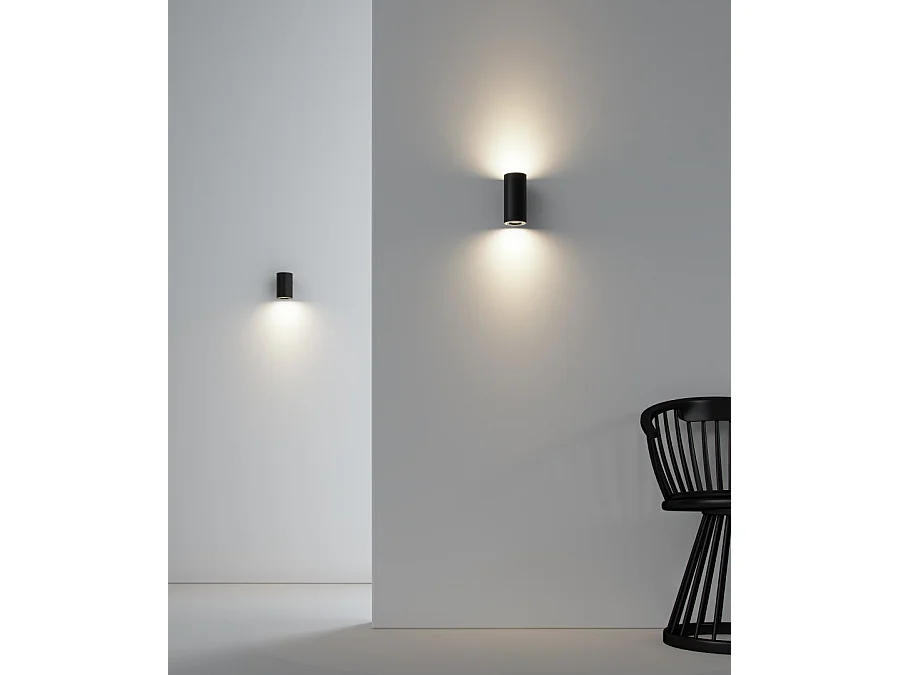 Luminária de parede cilíndrica LED GU10 de 38° com acabamento preto fosco, design moderno para iluminação de interiores - Beneito & Faure