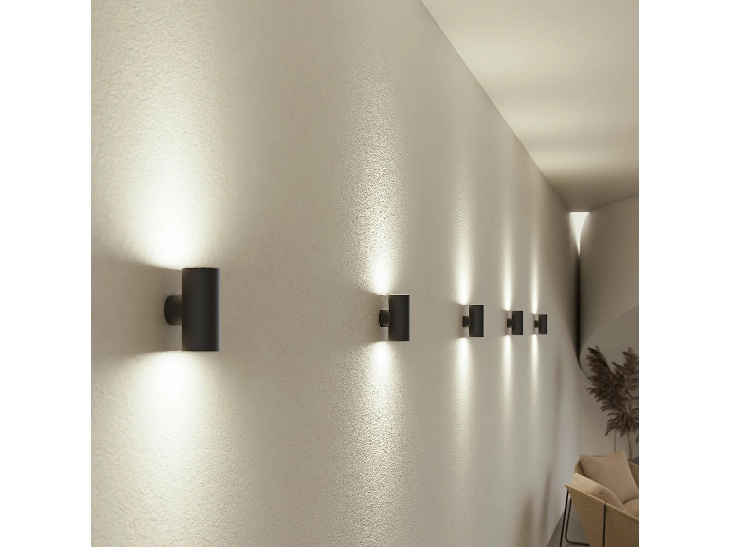 Luminária de parede cilíndrica LED GU10 de 38° com acabamento preto fosco, design moderno para iluminação de interiores - Beneito & Faure