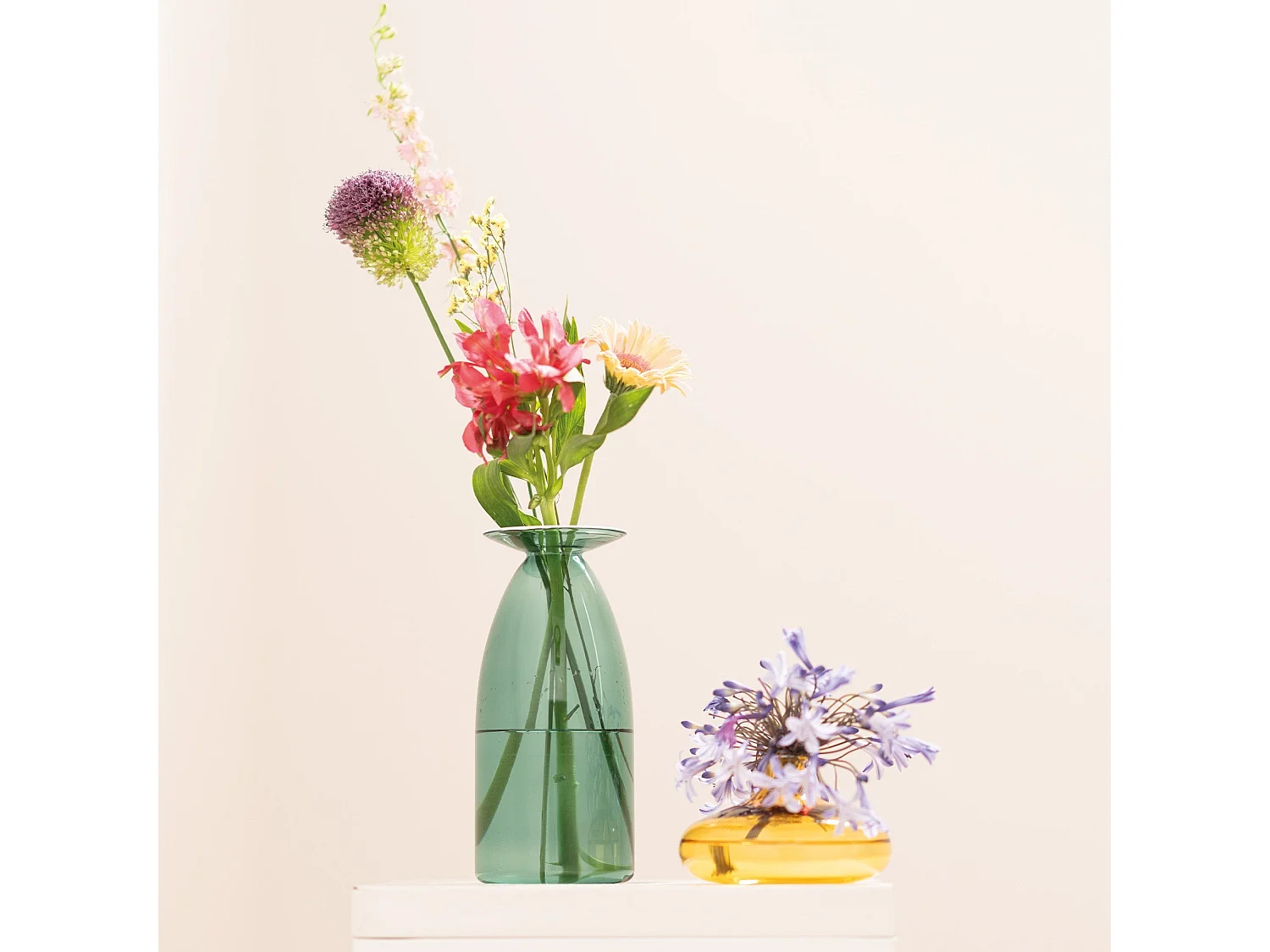Vaso Un Fiore 120 in vetro borosilicato soffiato a mano colore Grigio, complemento d'arredo elegante per composizioni floreali e design moderno