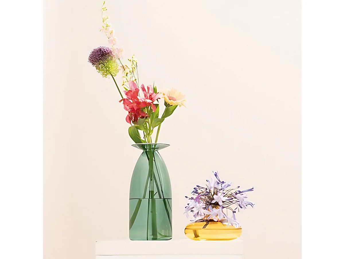 Vaso artigianale Un Fiore 120 in vetro borosilicato soffiato a bocca giallo oro, elemento di design decorativo per interni di alta qualità 120cl