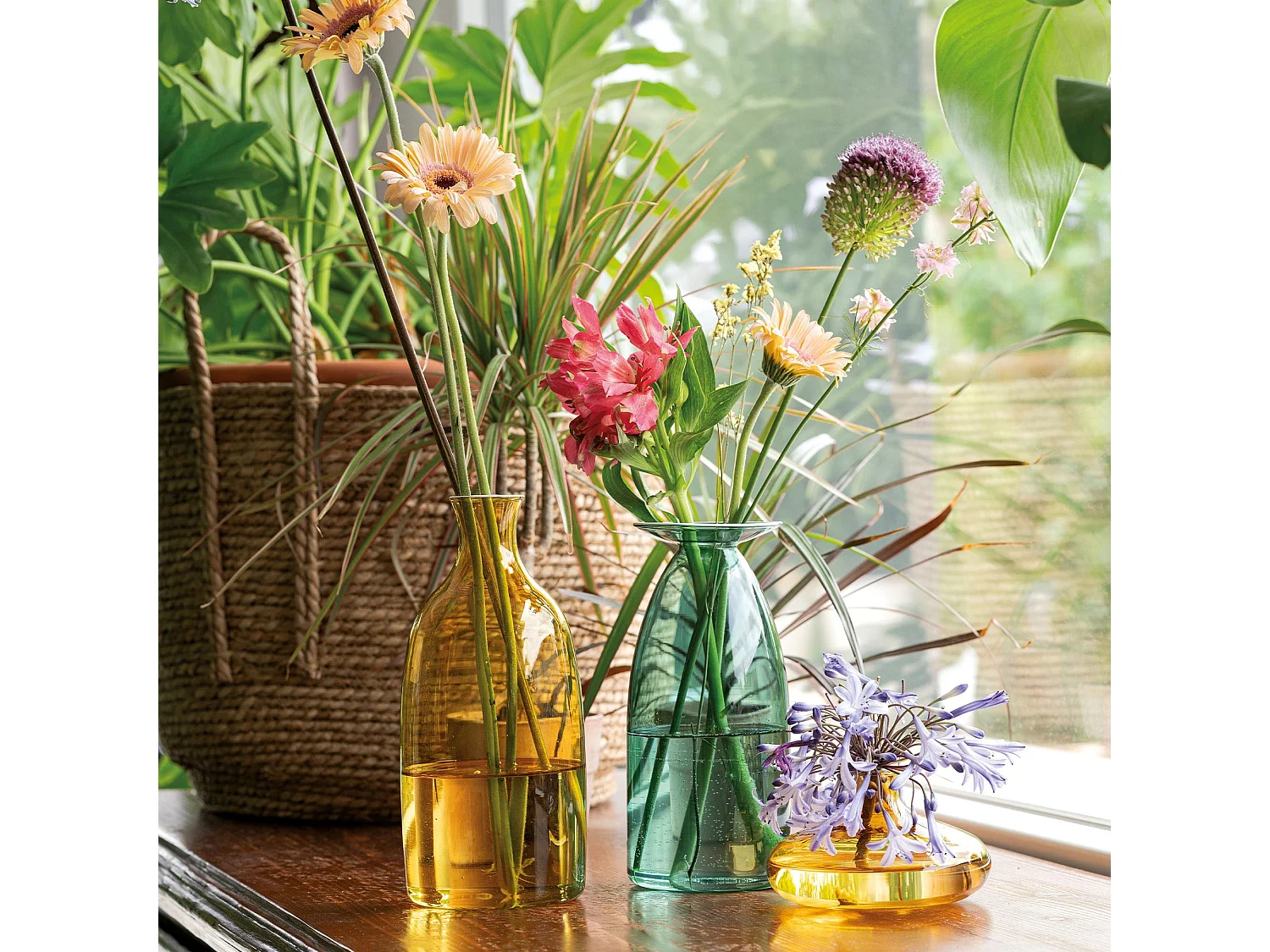 Vaso Un Fiore 150 in vetro borosilicato soffiato a mano, design elegante colore grigio con decoro bianco, capacità 150 cl, ideale per bouquet