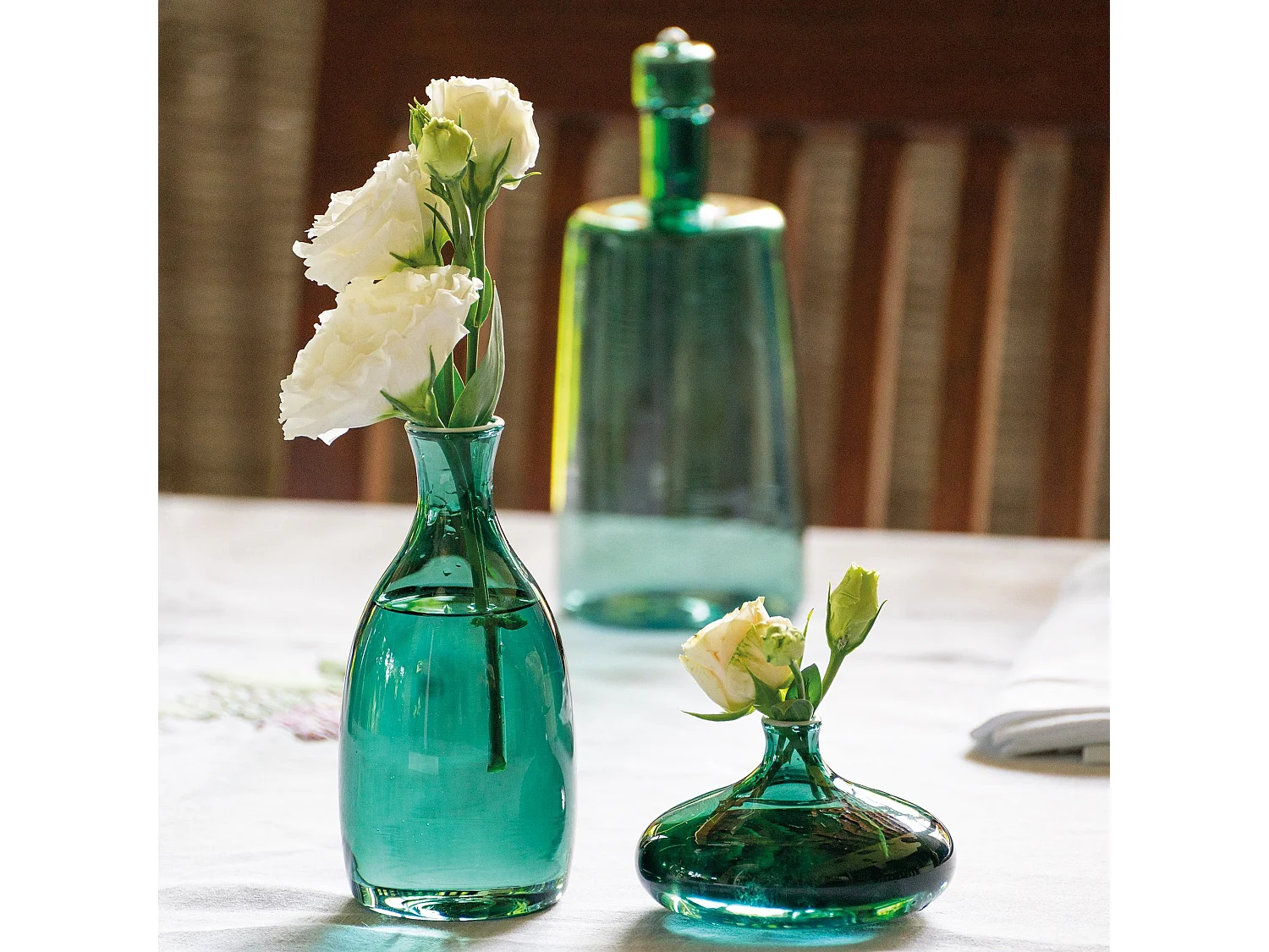 Vasetto Un Fiore 19 cm in vetro borosilicato soffiato a mano color verde lago, ideale per decorazioni floreali eleganti, raffinate e ricercate.
