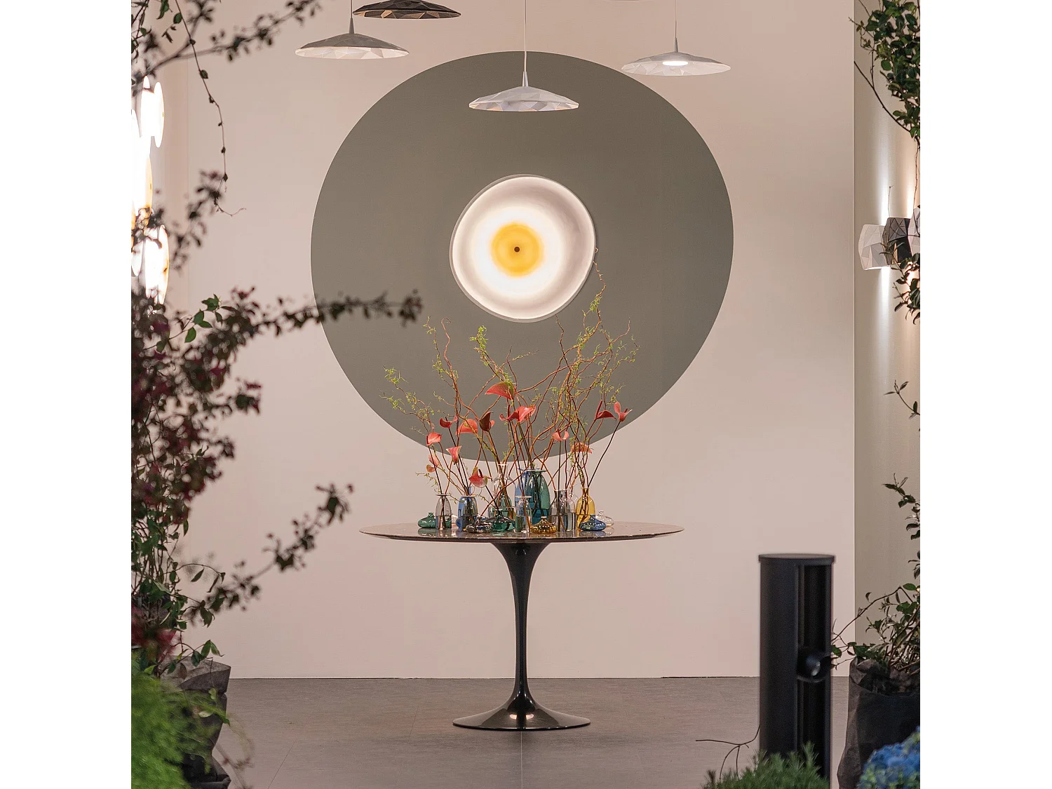 Vasetto Un Fiore 19 cm in vetro borosilicato soffiato a mano color verde lago, ideale per decorazioni floreali eleganti, raffinate e ricercate.