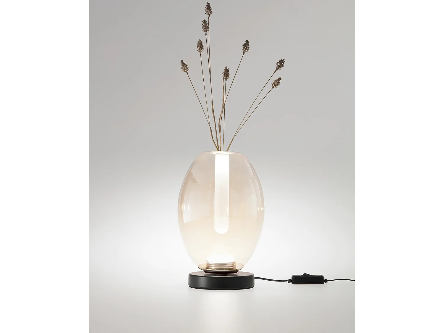 Tully 7W LED-tafellamp met metalen frame en cognacbruin borosilicaatglas, aanraakbediening en kleurtemperatuur 2700K/3000K/4000K - Tully