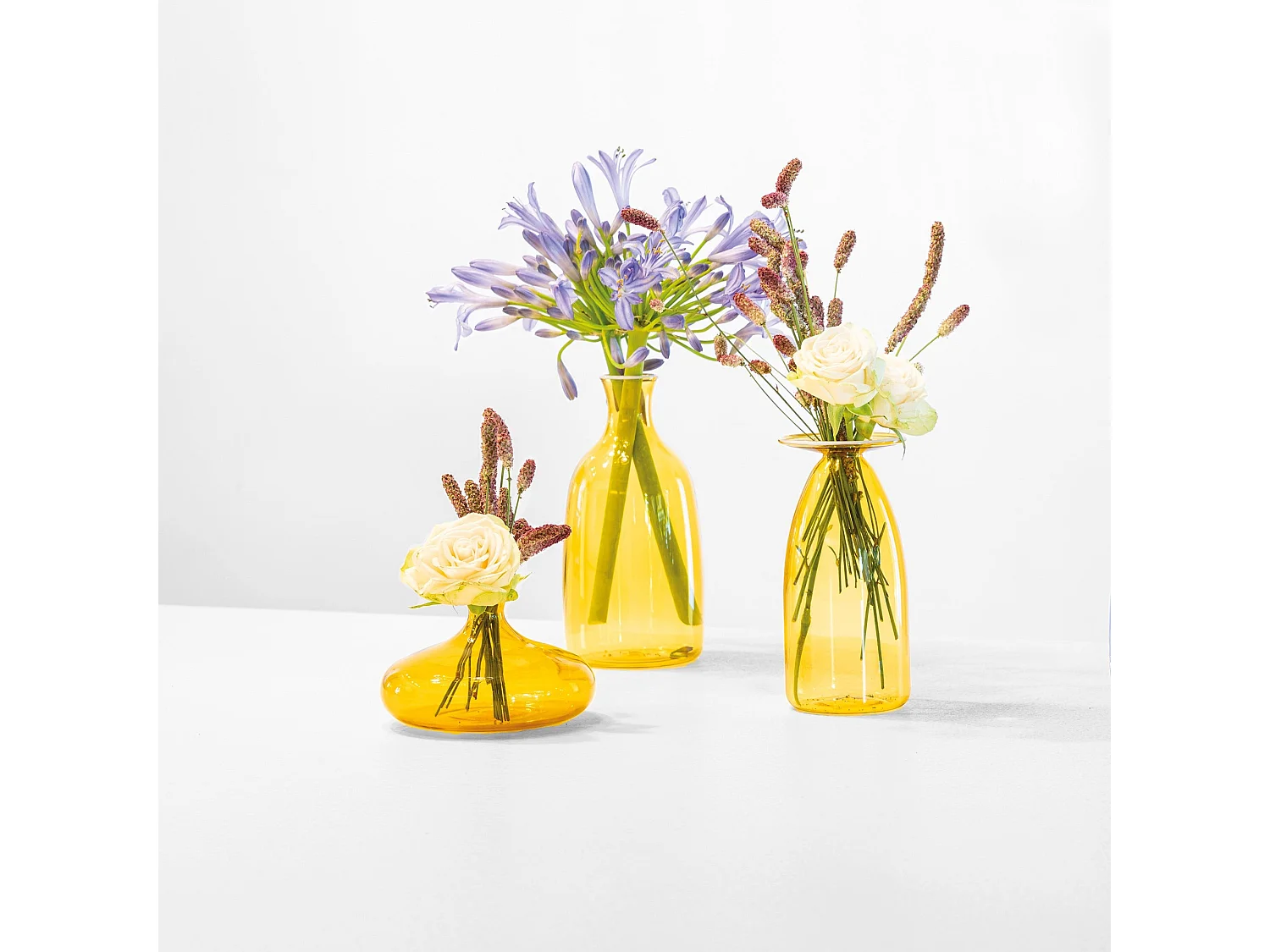 Vasetto artigianale collezione Un Fiore in vetro borosilicato soffiato a mano, capacità 22 cl, colore Giallo Oro, design elegante con bordo svasato