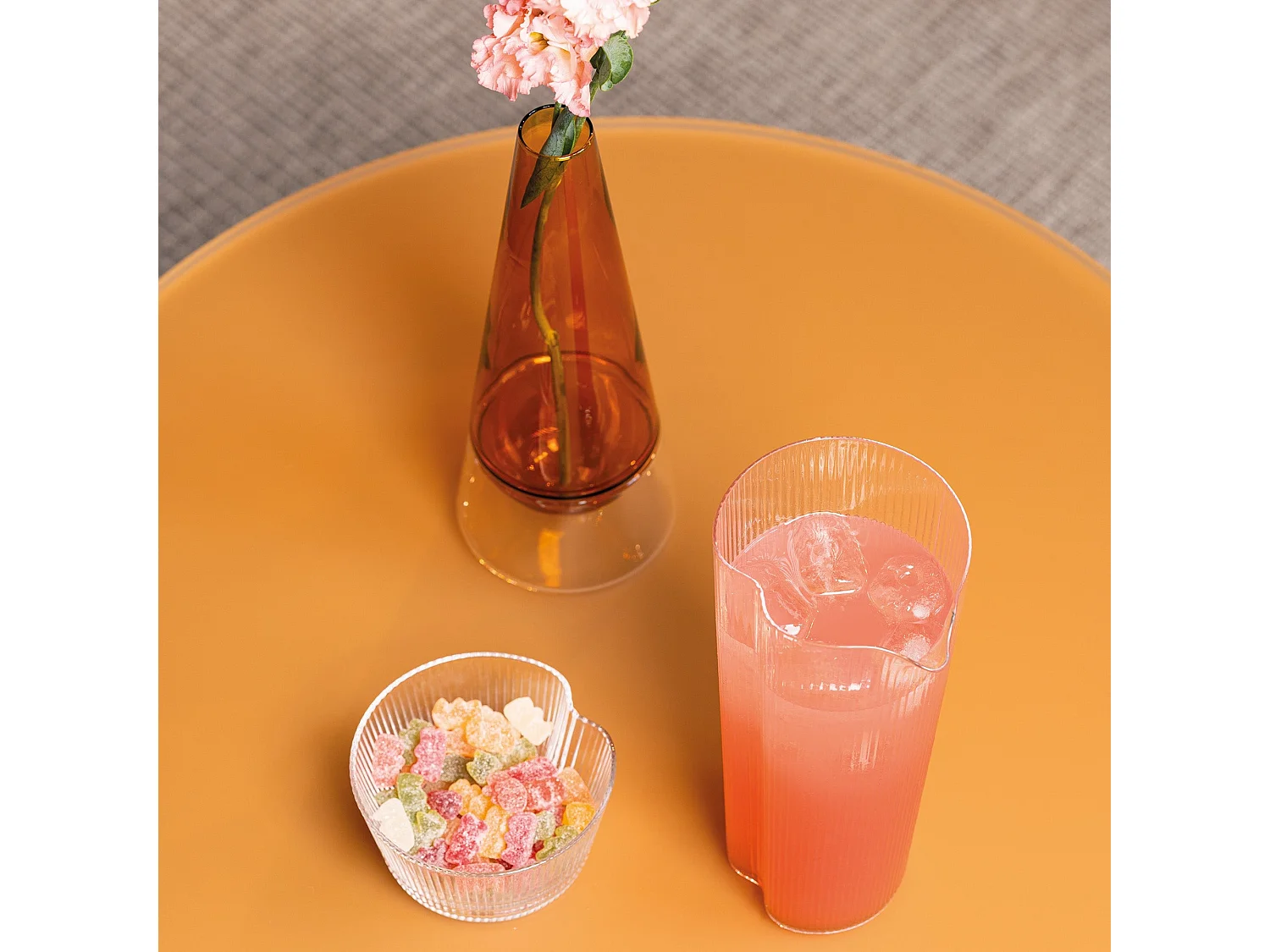 Vaso Conosfera 100 in vetro borosilicato soffiato a mano, lavorazione tecnica Incalmo, design elegante color Ambra, oggetto decorativo d'arredo