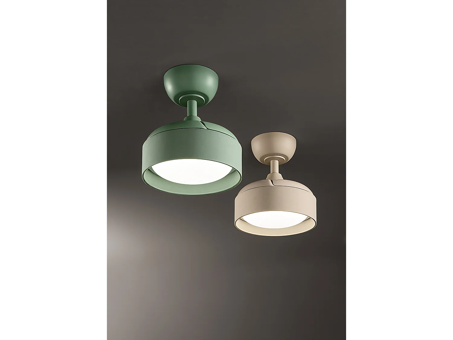 Ventilatore da Soffitto con Luce LED Integrata 22W e Pale a Scomparsa in Acrilico Colore Verde Bosco, Motore DC 40W, Diametro 55cm - Perenz