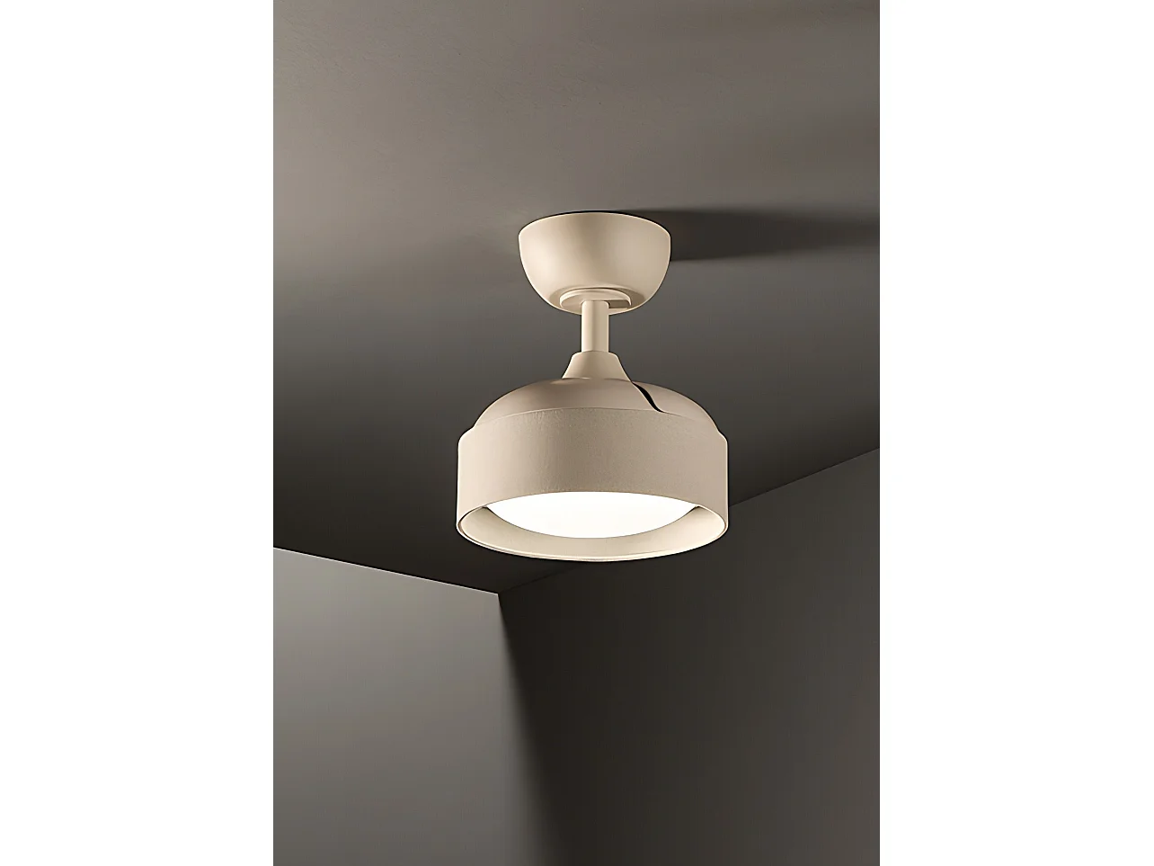 Ventilatore da Soffitto con Luce LED Integrata 22W e Pale a Scomparsa in Acrilico Colore Sabbia, Motore DC 40W, Diametro 55cm - Perenz