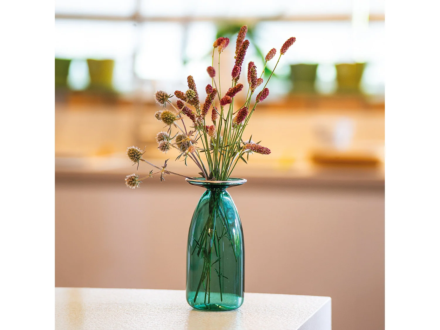 Vasetto artigianale collezione Un Fiore in vetro borosilicato soffiato a mano, design elegante con imboccatura svasata colore Verde lago, 22cl