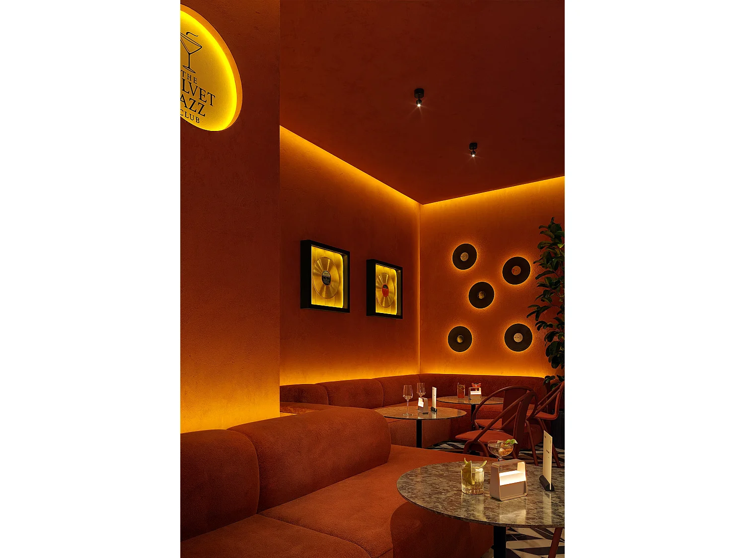 Draagbare tafellamp met tas, 2W, 180º dimbare LED, 3000K, champagnekleur, 3,5 uur batterijduur, elegant ontwerp, IP20 - Beneito & Faure