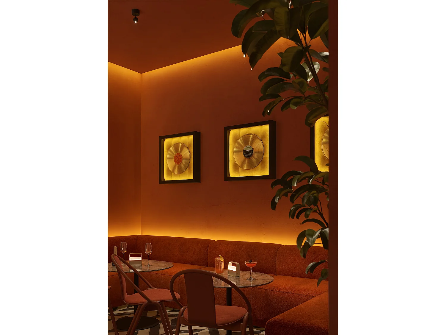 Draagbare tafellamp met tas, 2W, 180º dimbare LED, 3000K, champagnekleur, 3,5 uur batterijduur, elegant ontwerp, IP20 - Beneito & Faure