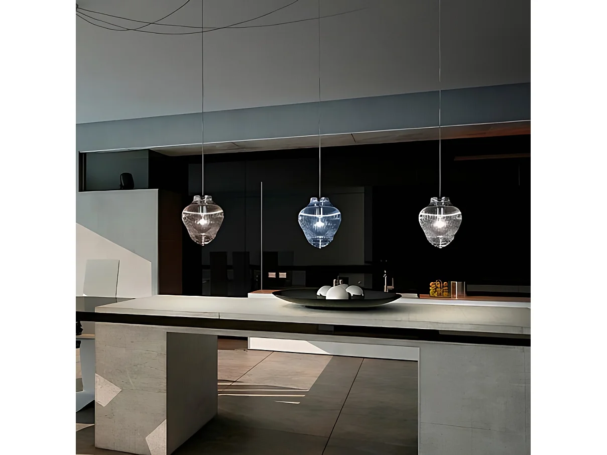 Clyde hanglamp van gerookt geblazen glas met Rigadin-vakmanschap en een grijze metalen structuur, in hoogte verstelbaar, handgemaakt ontwerp.