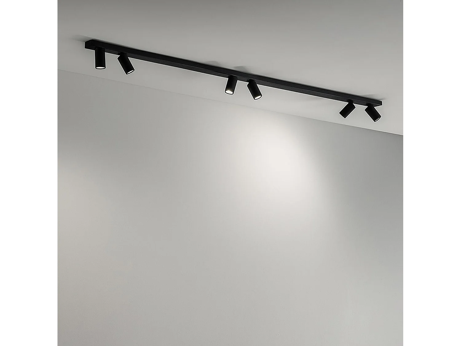 Lámpara de techo 10S48175 N en metal pintado en negro mate, 6 bombillas GU10 regulables, diseño moderno y esencial para iluminación interior - Perenz