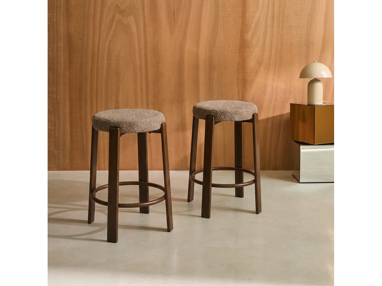 Set di 2 sgabelli da bar vintage in acciaio effetto legno scuro e tessuto strutturato, Gloria,