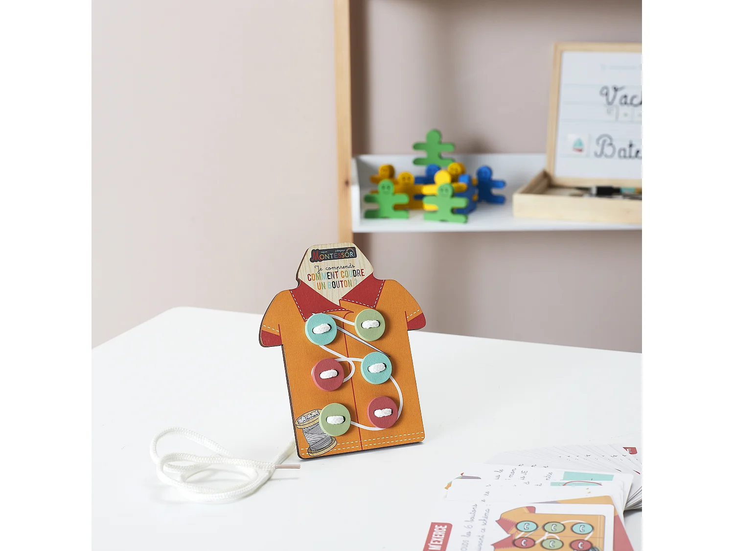 Jeu éducatif en bois avec boutons d'habileté pour enfants de 3 ans et plus