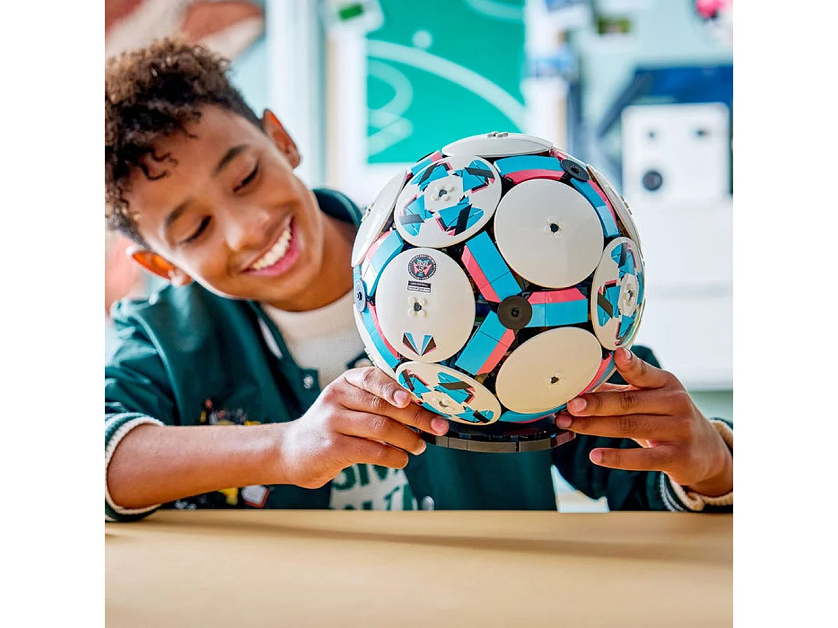 LEGO Éditions Balle de Football 43019 Jeu de Construction 1498 Pièces dès 10 ans