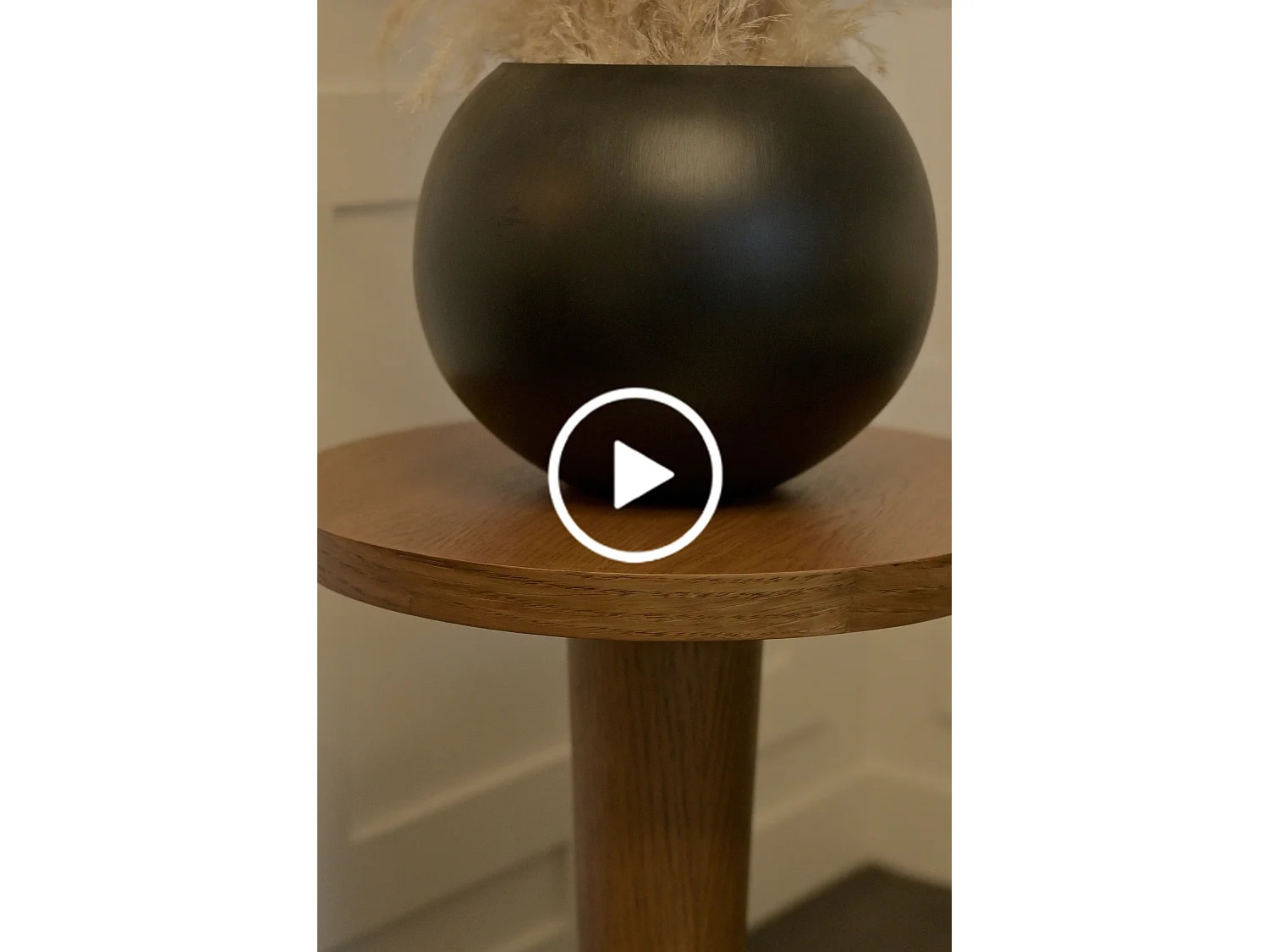 Sia Side Table, Chestnut Oak Veneer, Round 61 cm x 45 cm