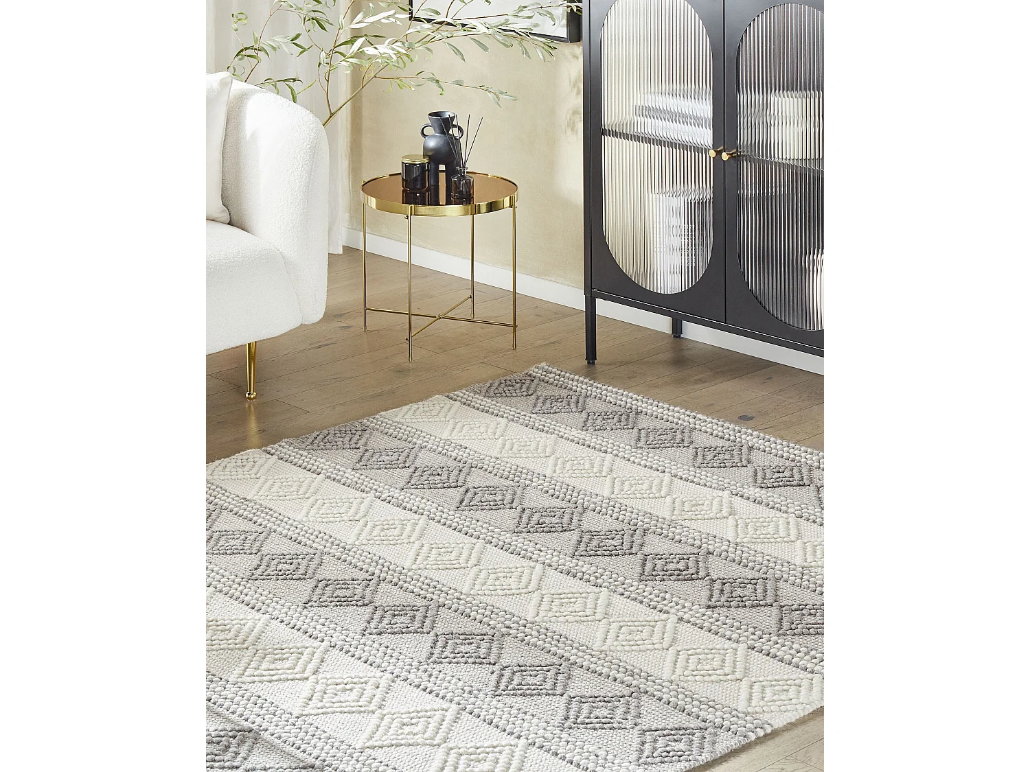 Teppich Wolle beige / grau 140 x 200 cm geometrisches Muster Kurzflor BOZOVA