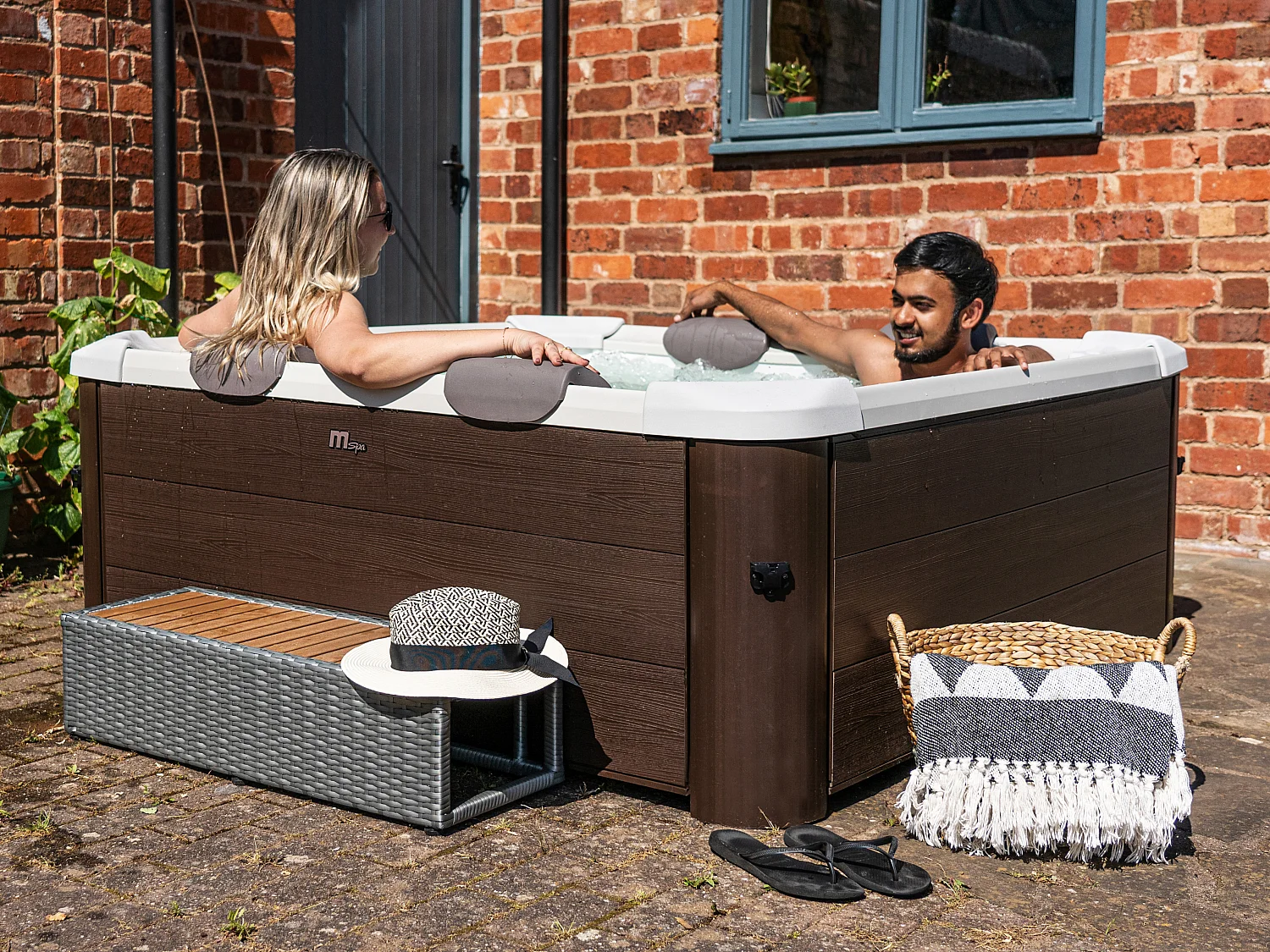 Spa semirígido MSpa 6 lugares castanho com acessórios – 120 jatos – C160 x L160 x A65 cm – MAKEMO