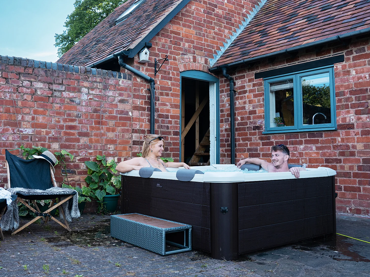 Spa semirígido MSpa 6 lugares castanho com acessórios – 120 jatos – C160 x L160 x A65 cm – MAKEMO